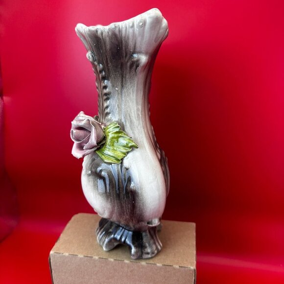 VTG ITALIAN 8" PORCELAIN VASE, FOOTED w/RAISED PINK ROSE ON A LEAVES - Picture 5 of 8